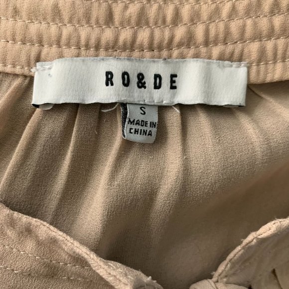 RO & DE Pleated Peplum Blouse Top S Beige Short Sleeve High Low Hem Tie Neck - Picture 6 of 6